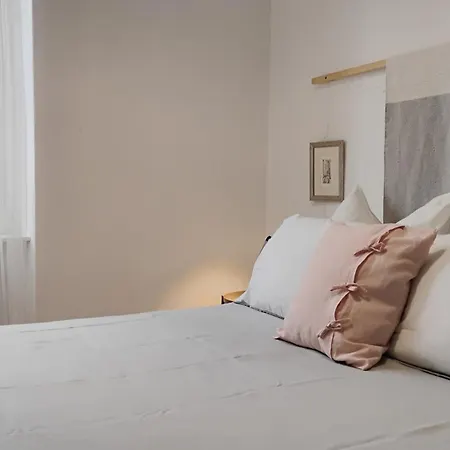 Pensión Casa Maria Porto Ceresio